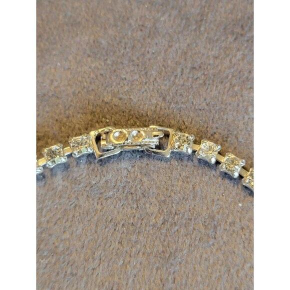 Beautiful Vintage Clear Rhinestone Bib Style Necklace - Picture 6 of 12